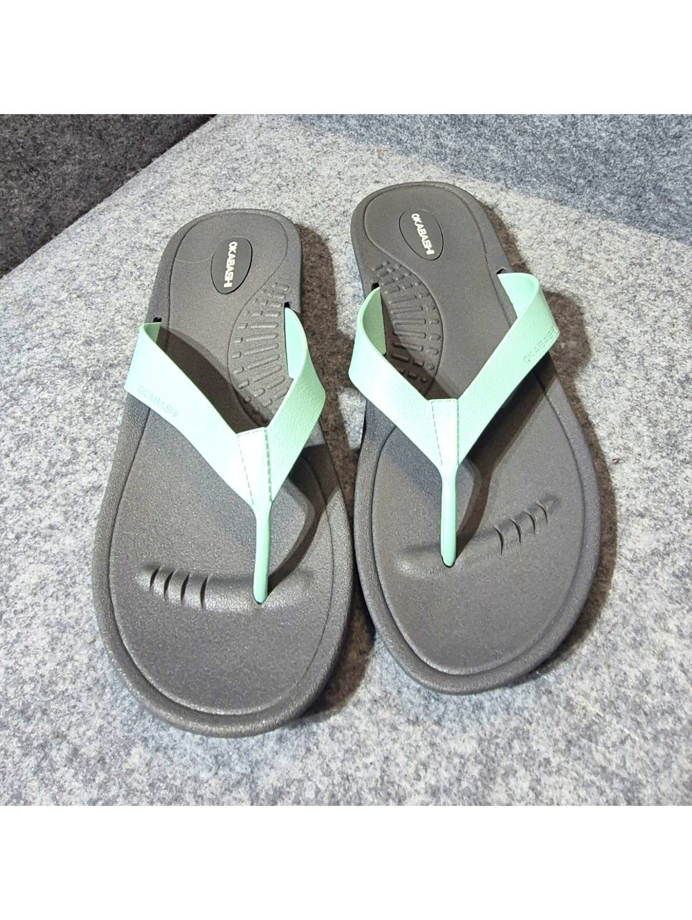 Okabashi Women's Gray & Green Logo Flip Flop Sandals Slip On Size Med/LG (8-9)